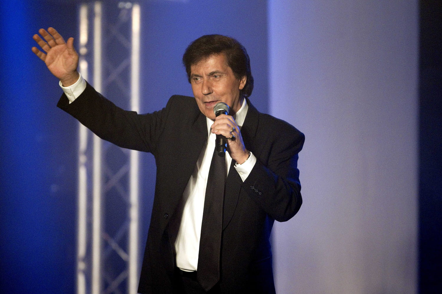 Frank Michael Et Sa Nouvelle Compagne Frank Michael, fou amoureux à 73 ans : qui est la belle Christelle ?