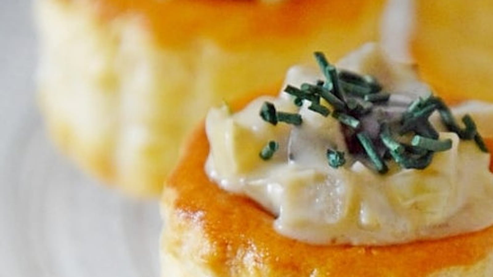 Mini zakouski feuilleté de duxelles de champignons des bois et spiruline