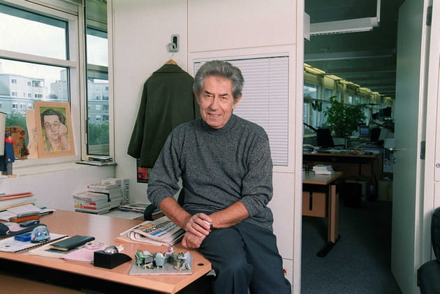 Dans son bureau à Canal +, en 2001