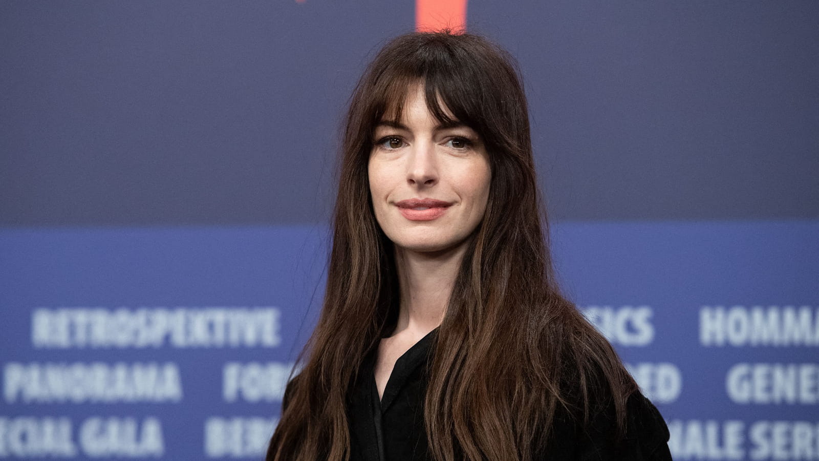 Anne Hathaway, avec sa frange signature