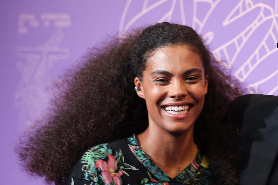 Tina Kunakey, remarquable avec sa demi-queue de cheval facile