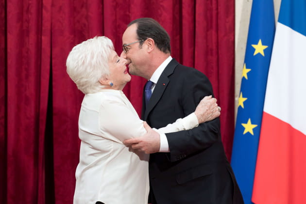 Big bisou entre Line Renaud et François Hollande