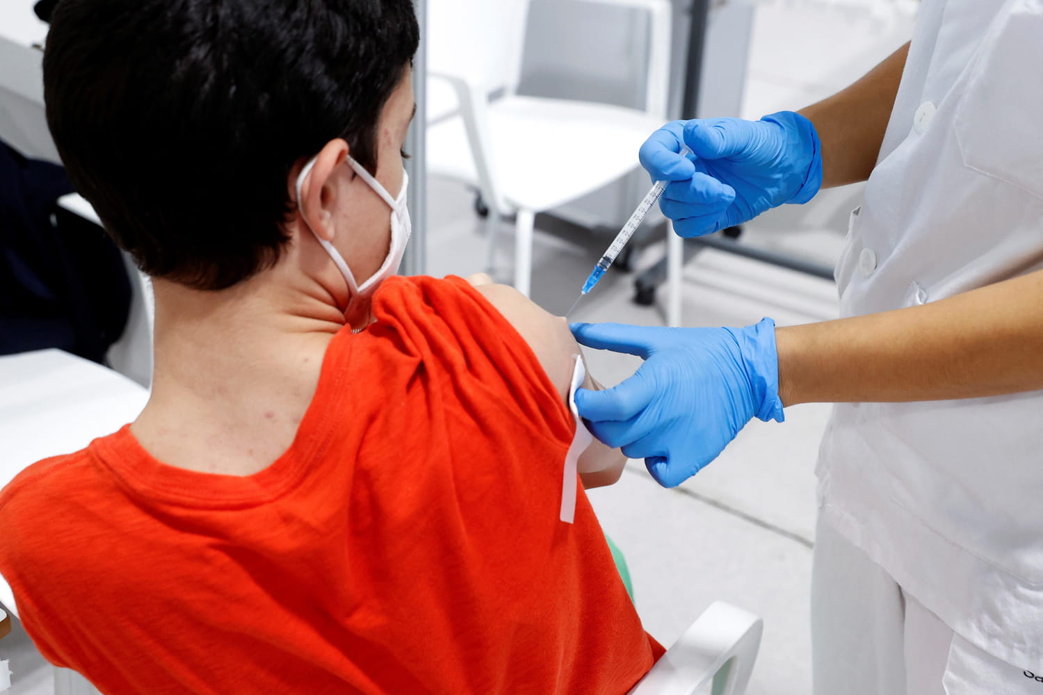 Vaccination Covid Mineur : autorisation parentale, accompagné ?