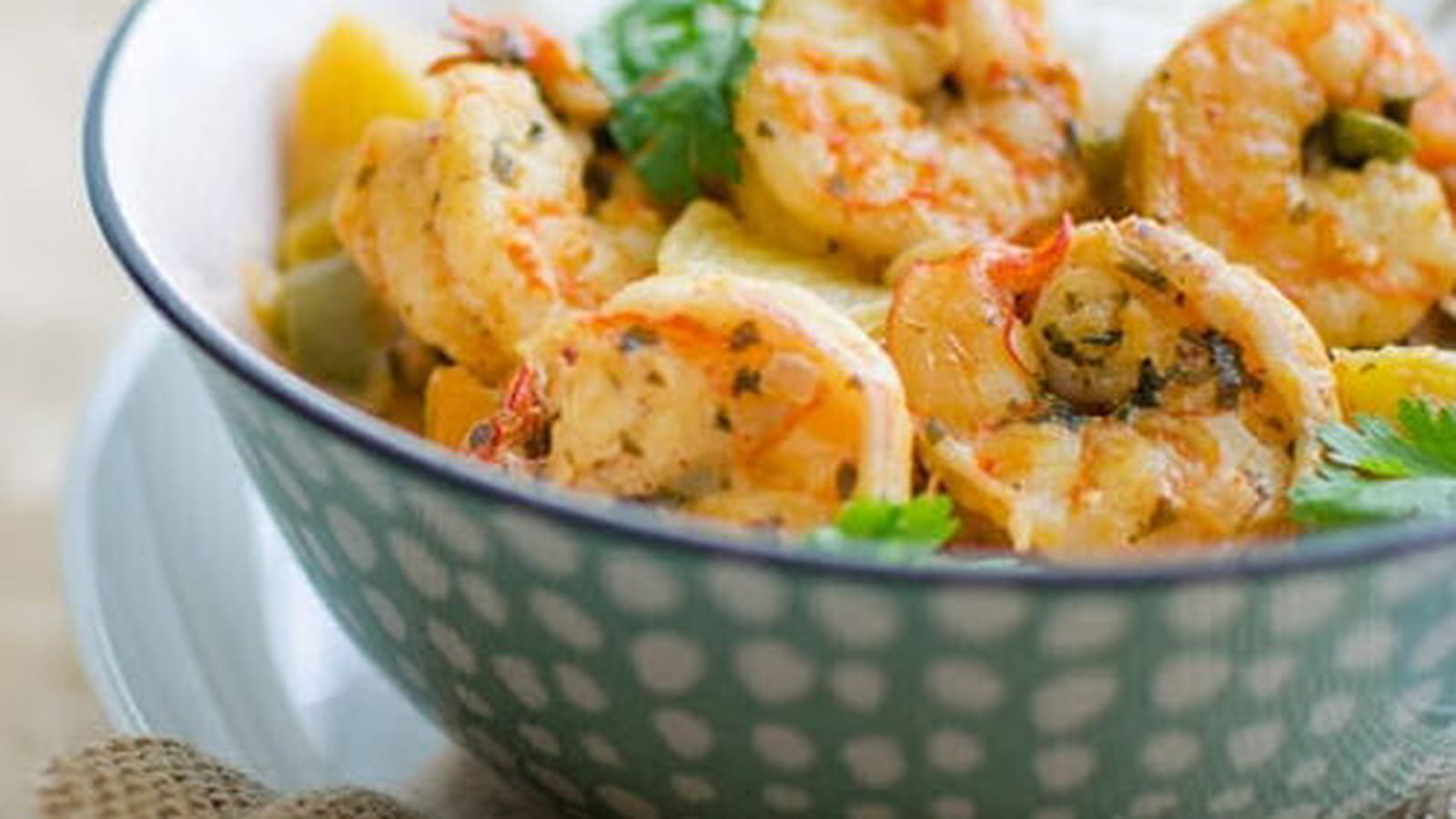 Crevettes aux épices douces, ananas et lait de coco