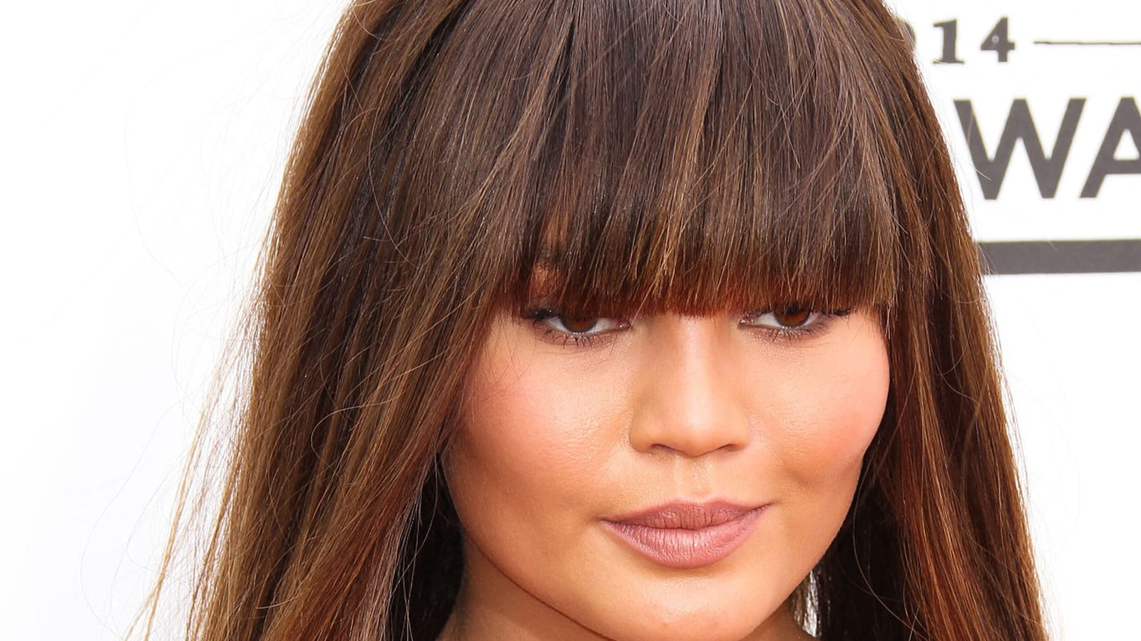 Chrissy Teigen avec frange