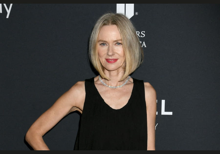 Naomi Watts, &eacute;l&eacute;gante avec son carr&eacute; plongeant