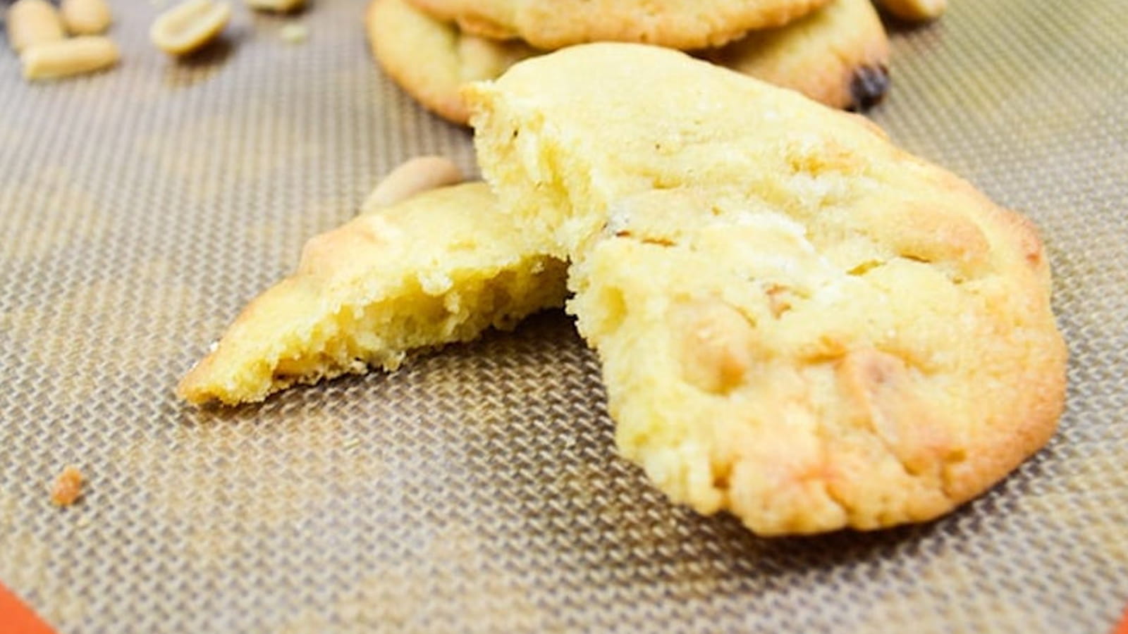 Cookies au Toblerone blanc et aux cacahuètes