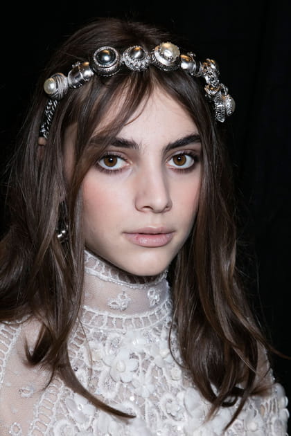 Serre-t&ecirc;te orn&eacute; du d&eacute;fil&eacute; Elie Saab