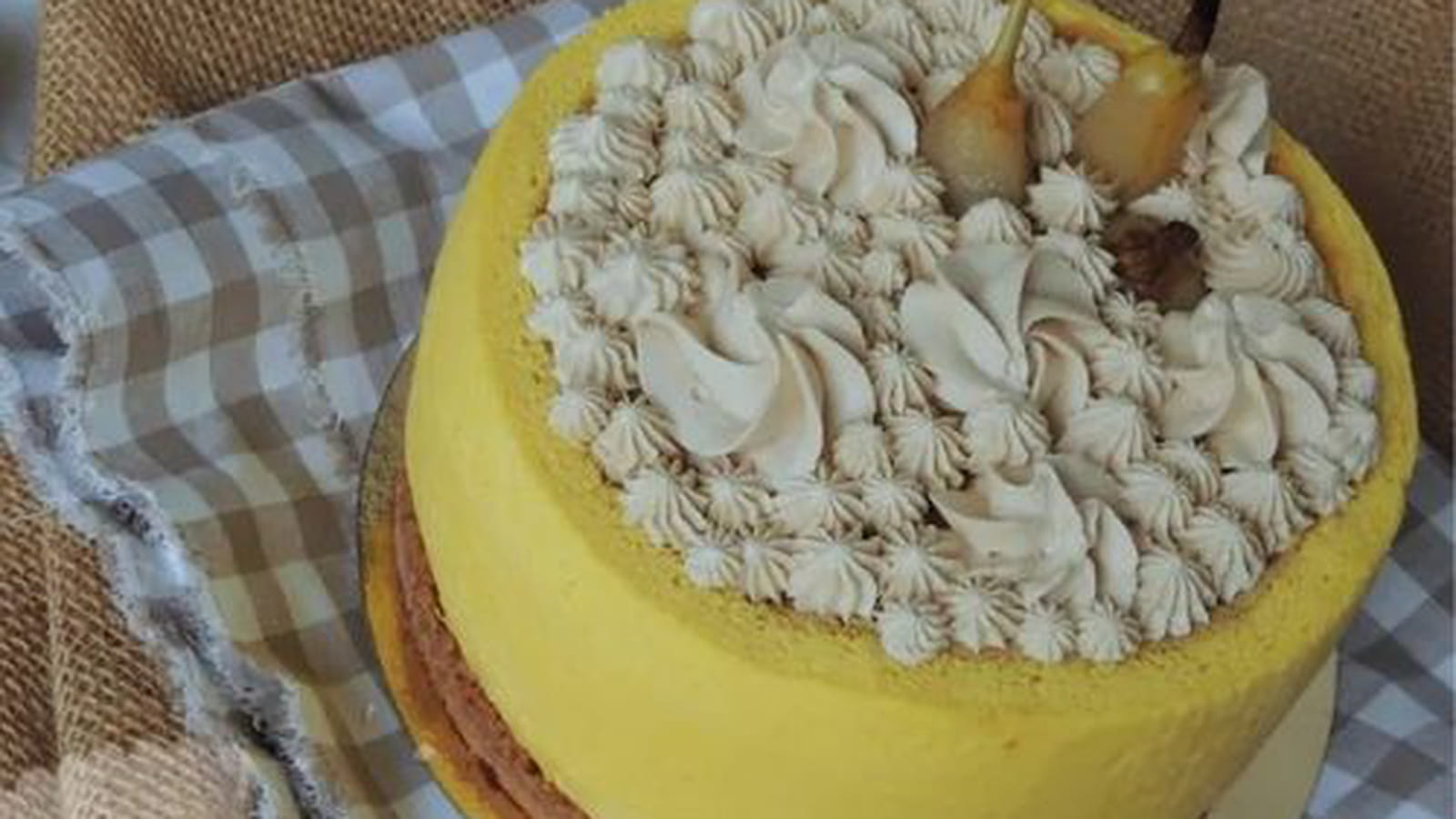 Charlotte poire coings et fève tonka