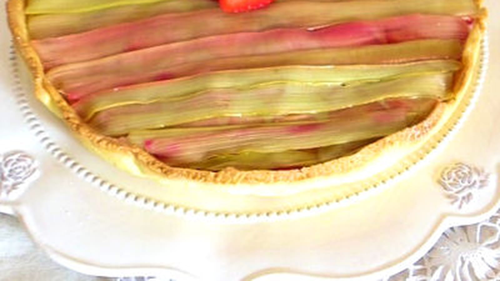 Tarte délicate fraises et rhubarbe