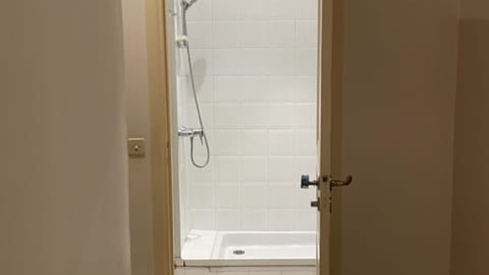 Salle d'eau avant