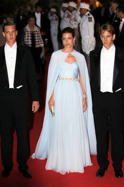 Charlotte Casiraghi en robe longue bleu ciel Giambattista Valli