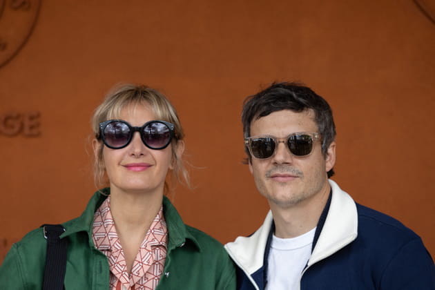 L'actrice Caroline Anglade et son compagnon Nicolas Moreau posent à Roland-Garros