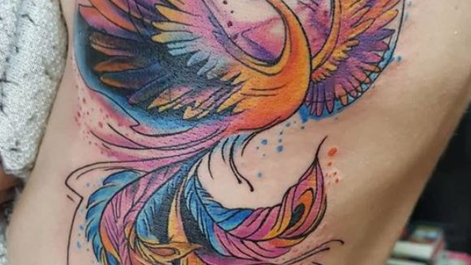 Phoenix coloré sur le flanc