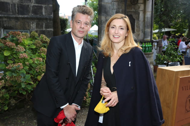Benjamin Biolay et Julie Gayet prennent la pose