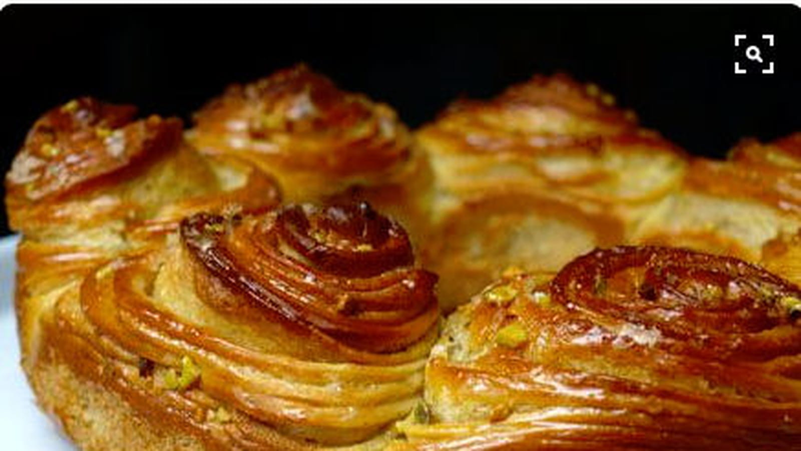 T'as une tâche ! Pistache, la galette !