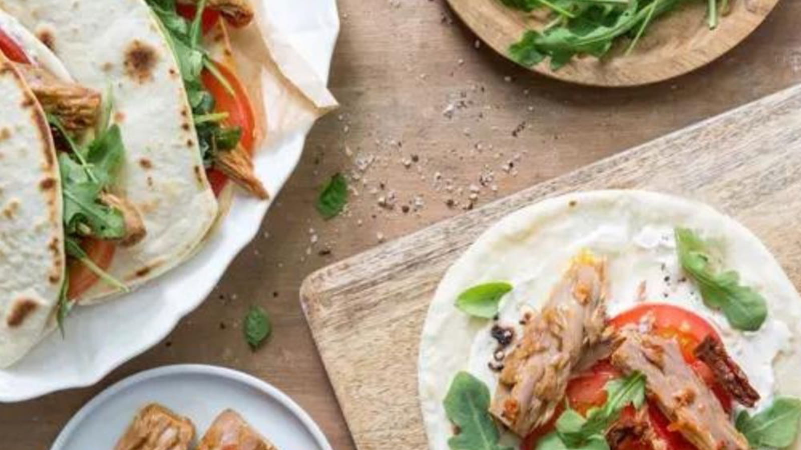 Piadine aux filets de thon marinés à la tomate séchée