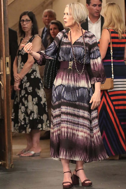 Miranda Hobbes en top et jupe tie & dye G&eacute;rard Darel