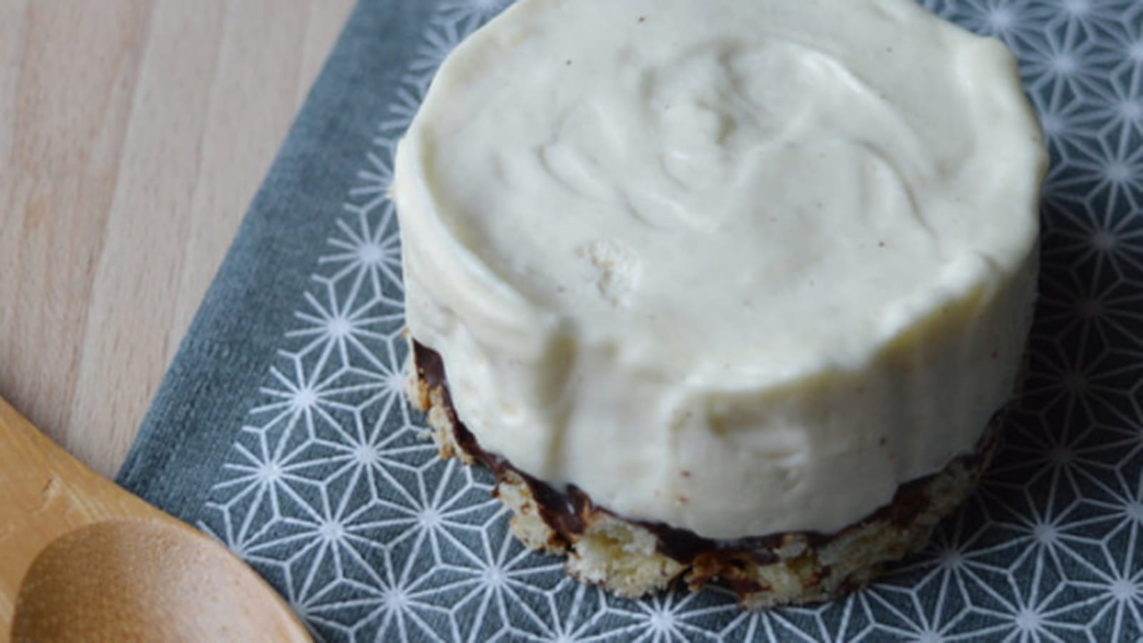 Cheesecake sans cuisson et sa gaufre artisanale au chocolat