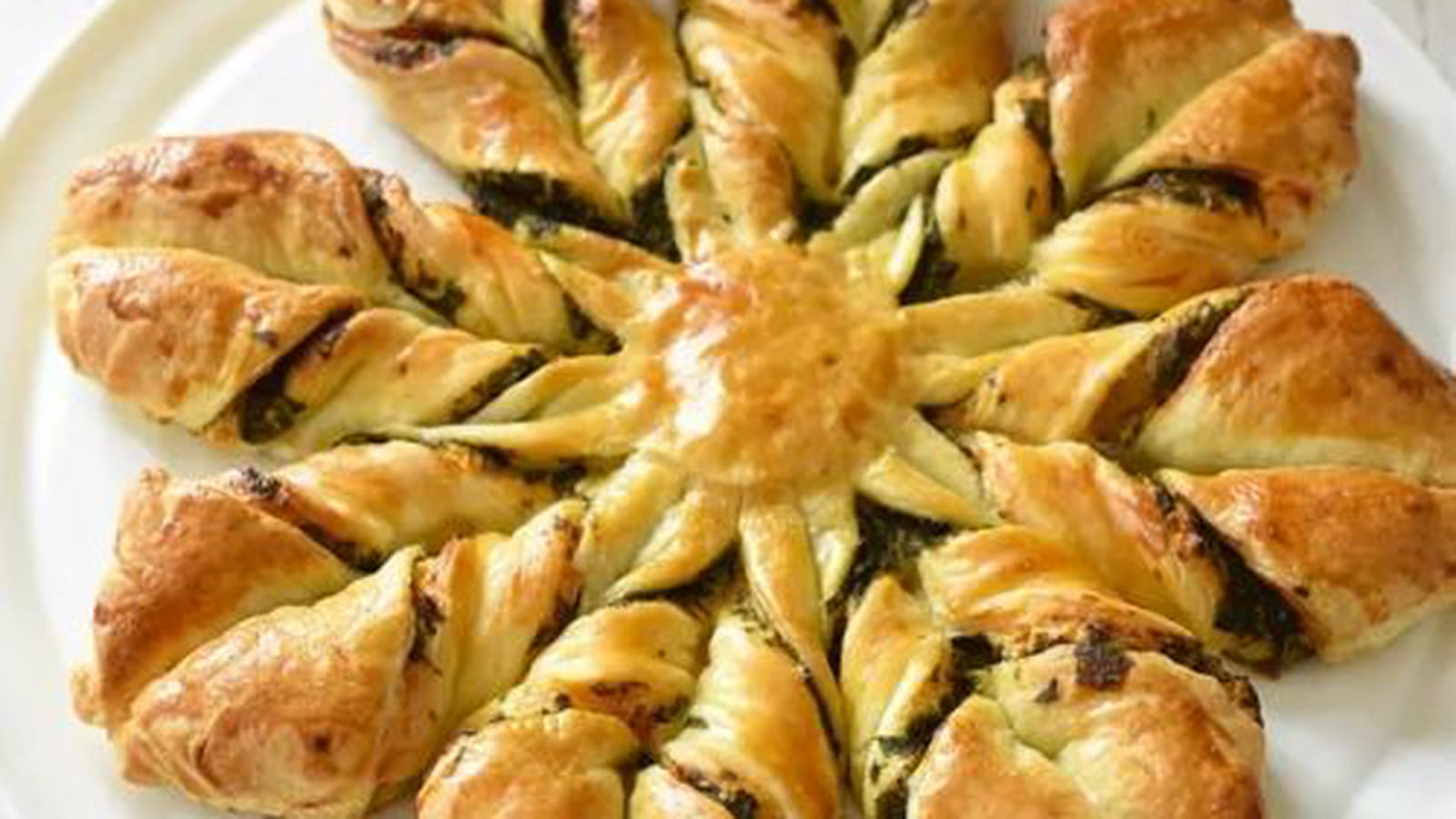 Étoile feuilletée au Frais de brebis Lou Pérac, épinards et saumon