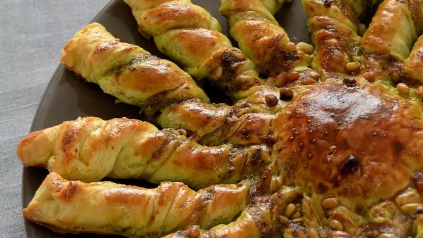 Tarte soleil au pesto et aux pignons de pin