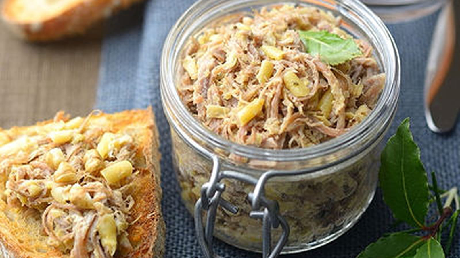Rillettes de confit de canard aux haricots beurre persillés