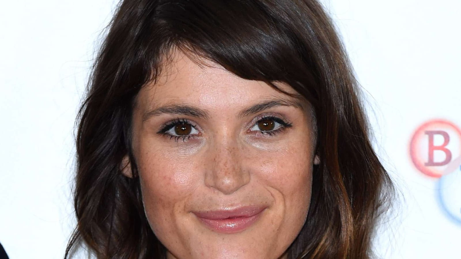 Gemma Arterton, cheveux longs 