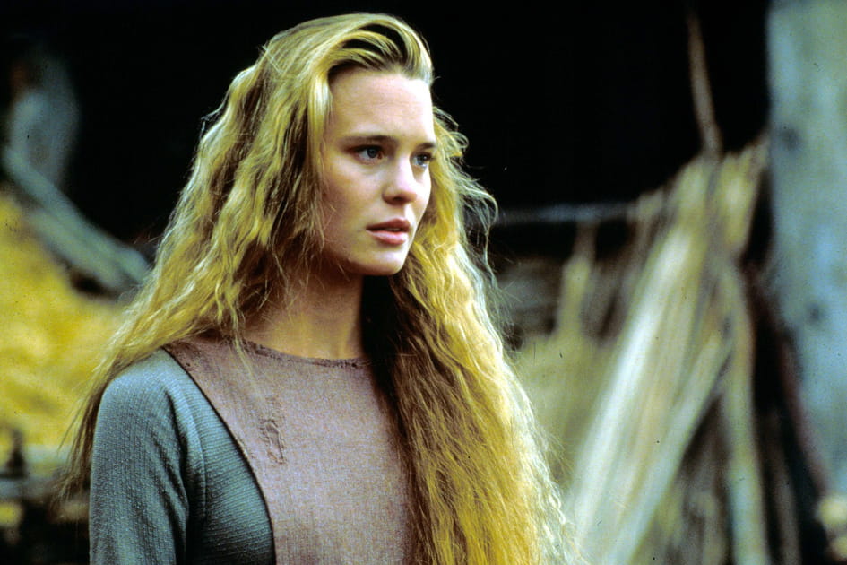 Les cheveux longs ondul&eacute;s de Robin Wright