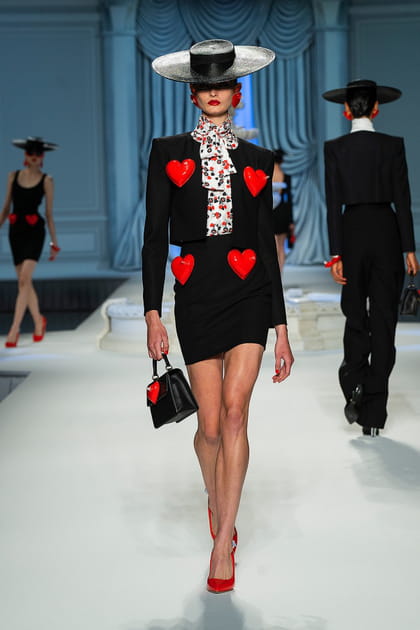 D&eacute;fil&eacute; Moschino printemps-&eacute;t&eacute; 2023