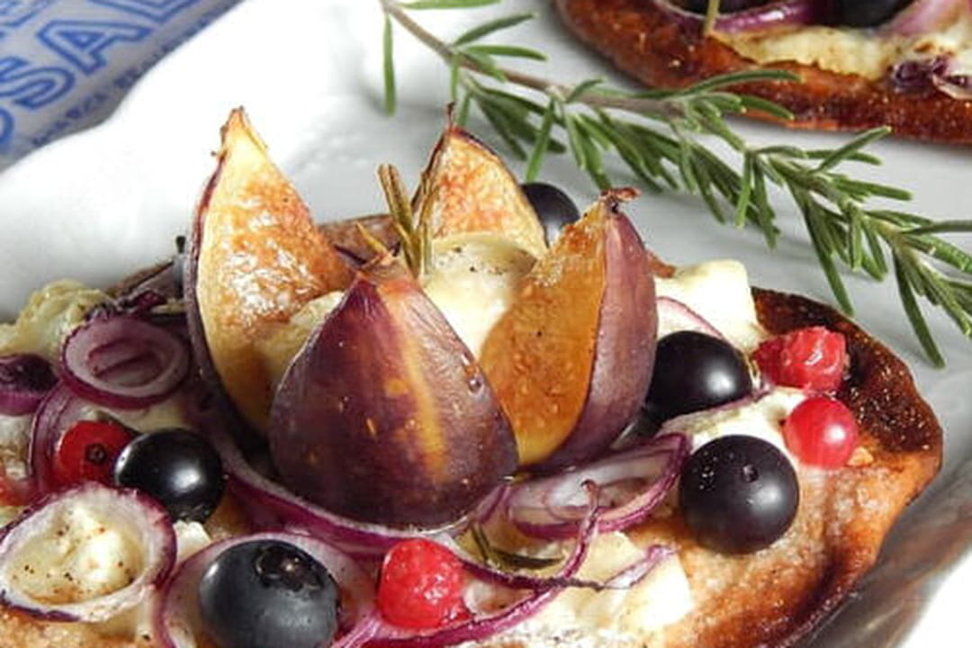 Chevre Fruits Rouges Tarte fine aux figues, chèvre, fruits rouges et romarin
