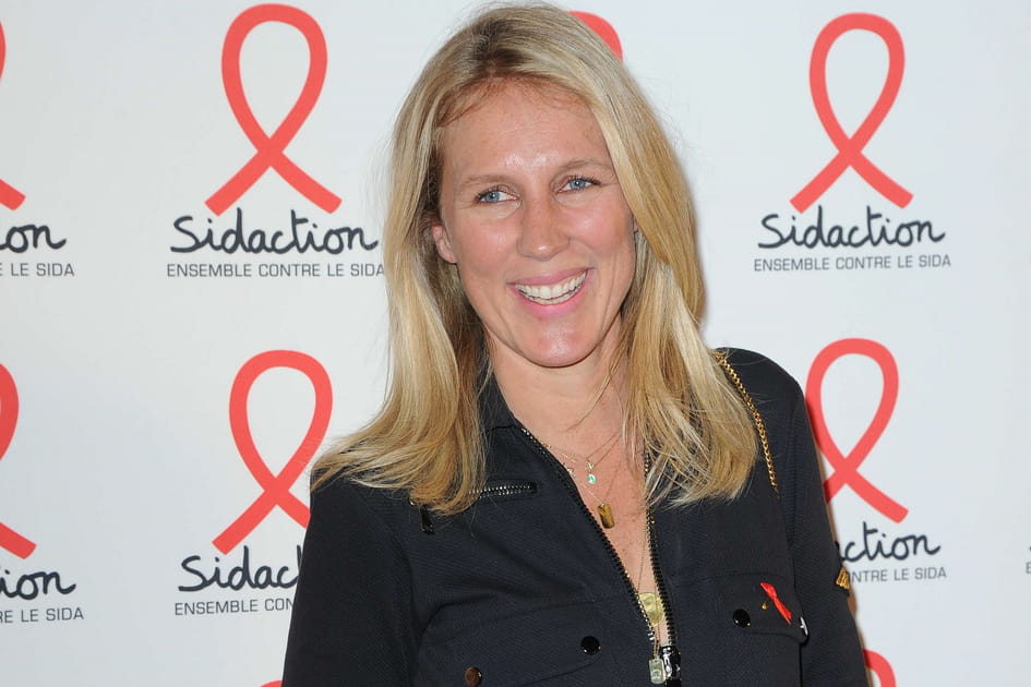 Agathe Lecaron, &eacute;l&eacute;gante avec son look beaut&eacute; nude