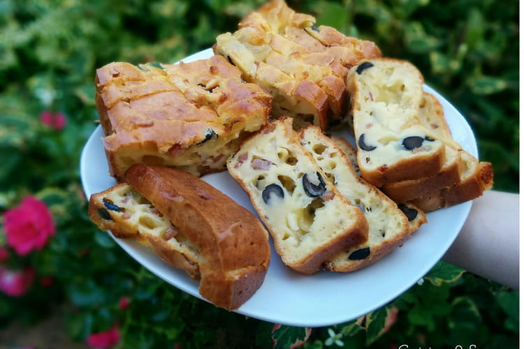 Recette de Cake aux olives, lardons et mozzarella