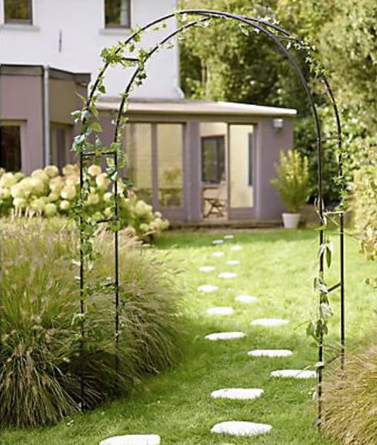 Une arche de jardin tout en rondeur