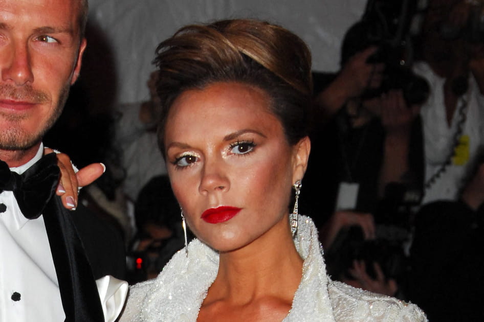 Victoria Beckham, raffin&eacute;e avec ses l&egrave;vres rouges