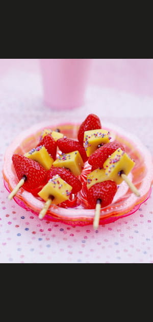 Brochette de mangue et de fraises