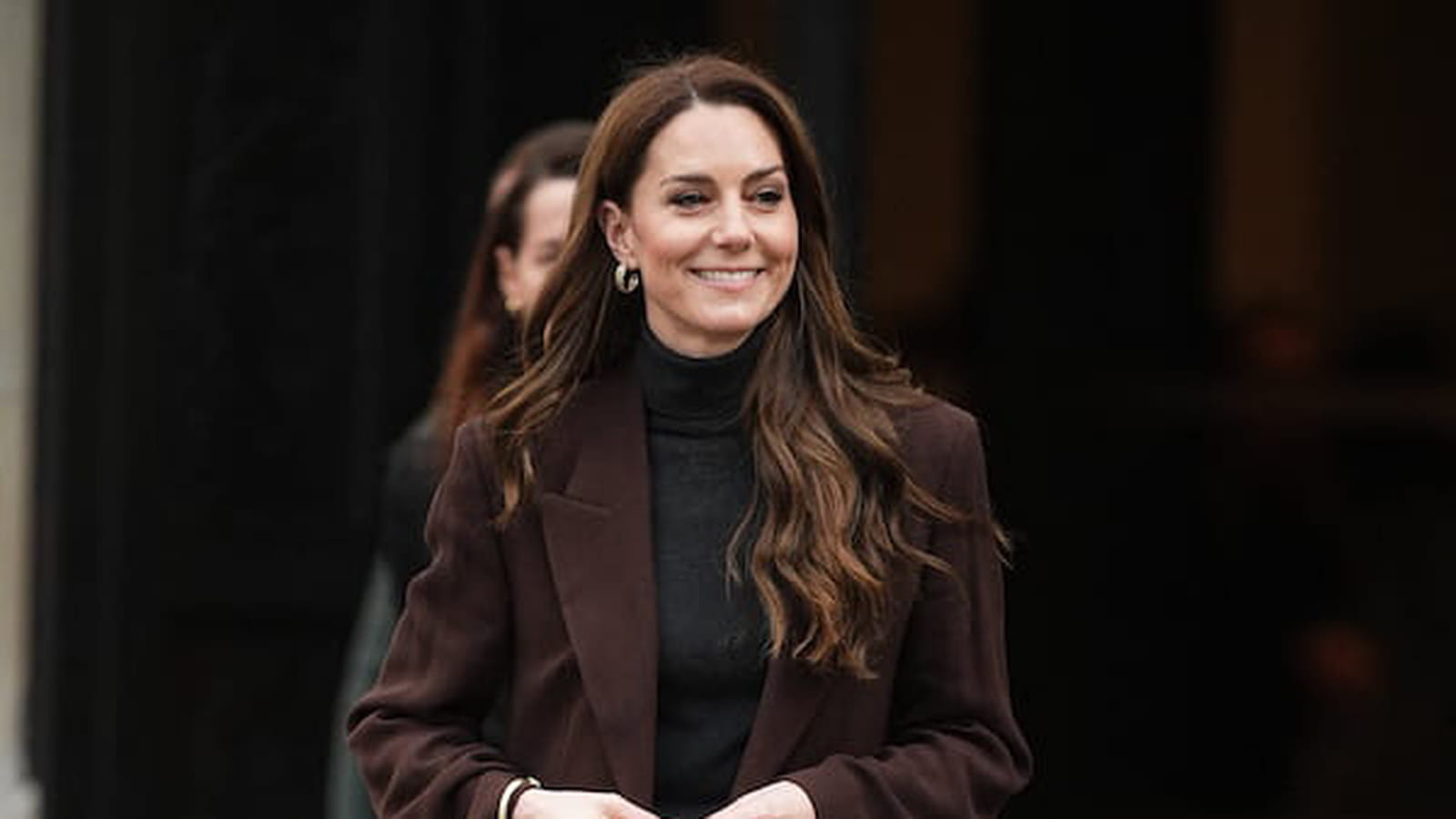 Kate Middleton attire les regards avec un look de bureau, Jennifer Lopez porte la même tenue ultra-glamour que Vitaa…