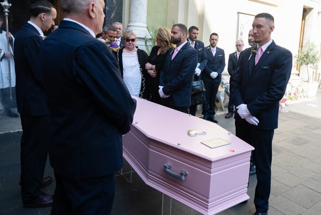 Obs&egrave;ques de Loana&nbsp;: sa fille Mindy et sa petite-fille aper&ccedil;ues, ses proches effondr&eacute;s&hellip; PHOTOS