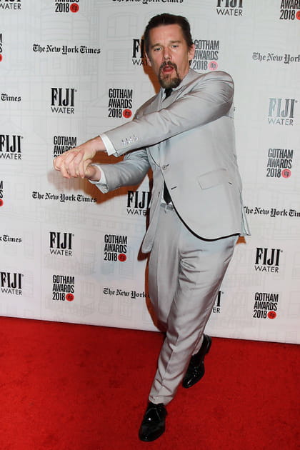 Ethan Hawke fait du air baseball