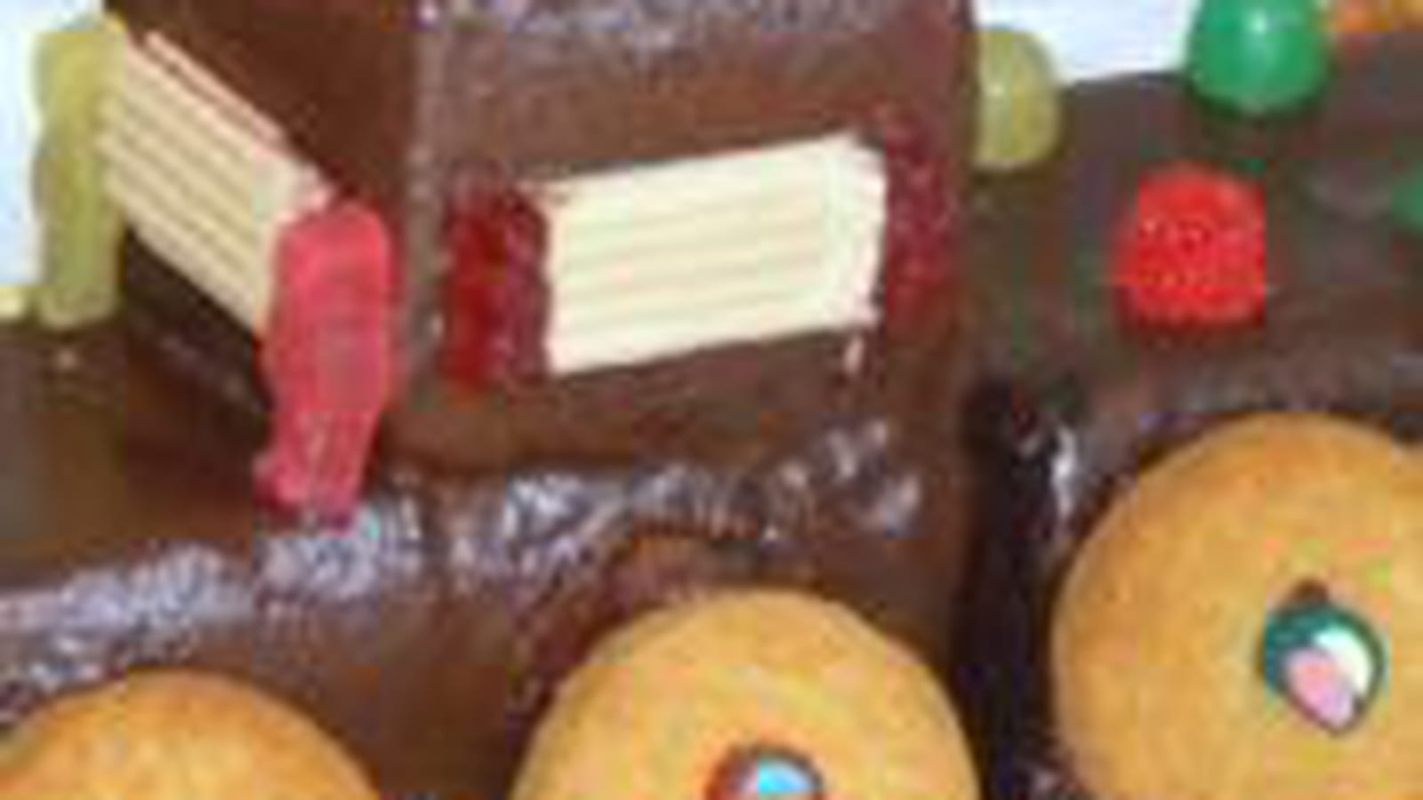 Un train en gâteau chocolaté
