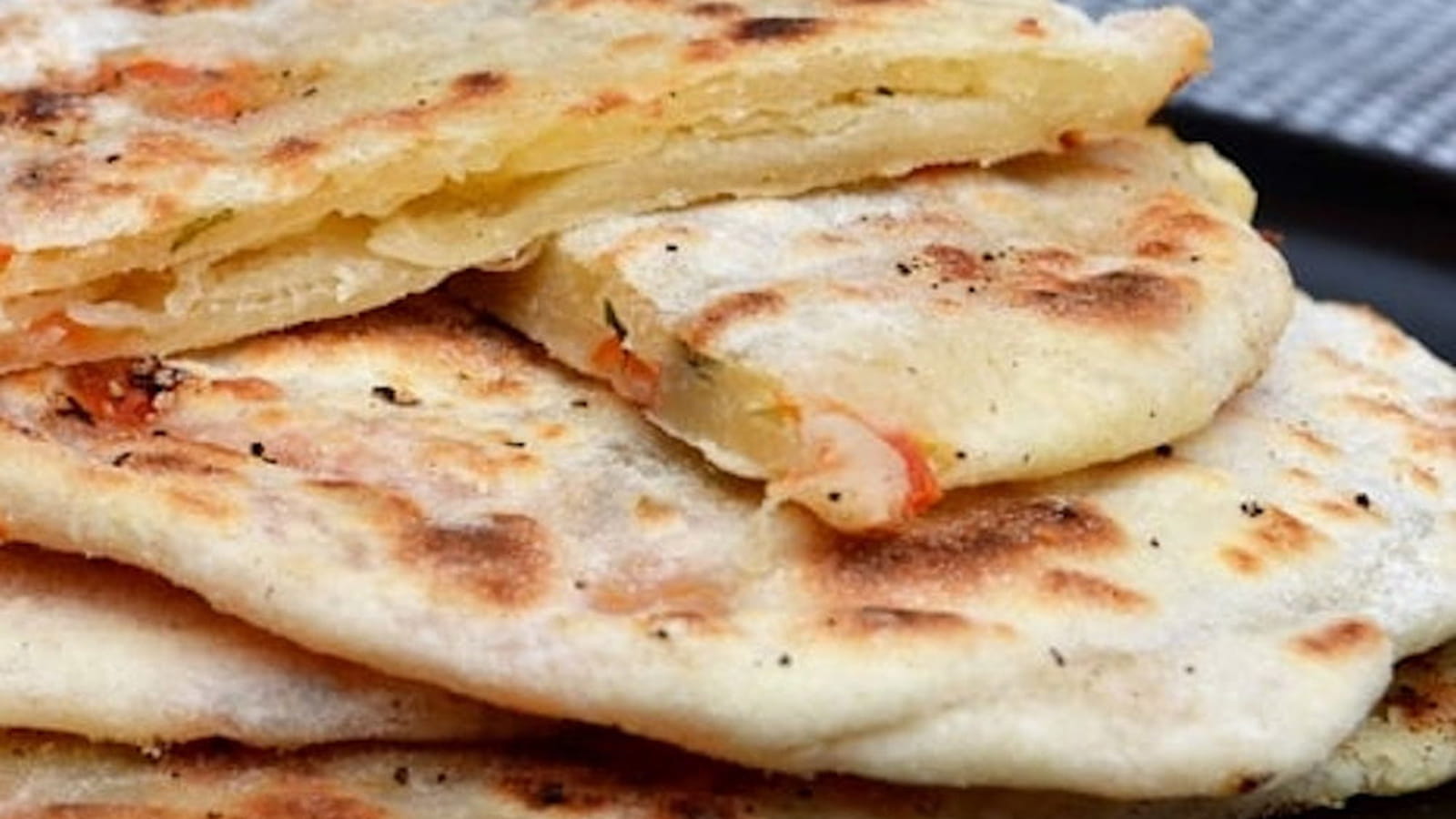 Naans mozzarella, tomate et basilic