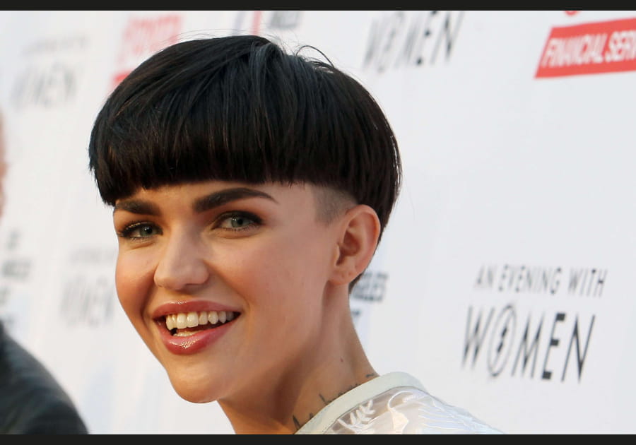 La coupe boule noir corbeau de Ruby Rose