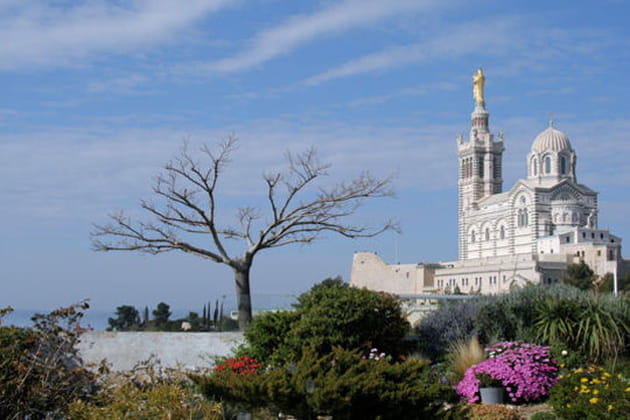 Des fleurs sous la Bonne M&egrave;re