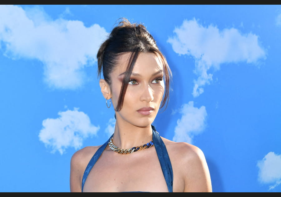 Le chignon coiff&eacute;-d&eacute;coiff&eacute; de Bella Hadid