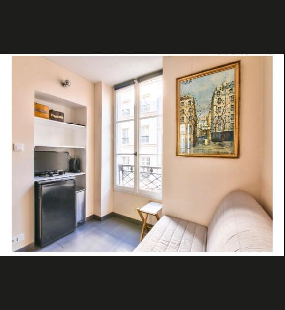 Avant&nbsp;: un espace salon-chambre tr&egrave;s ordinaire
