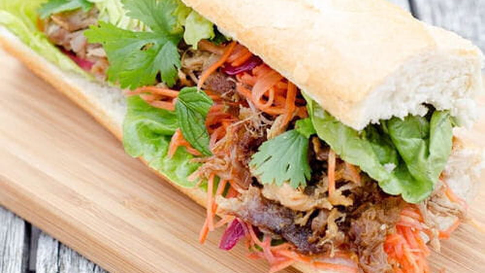 Banh mi au pulled pork