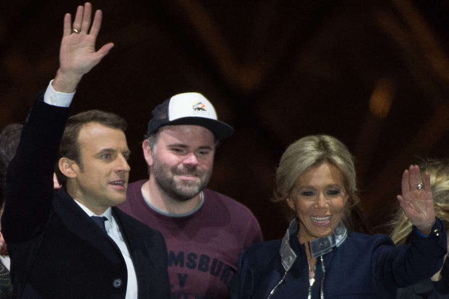 L'homme à la casquette de la victoire de Macron, accusé d'agression sexuelle