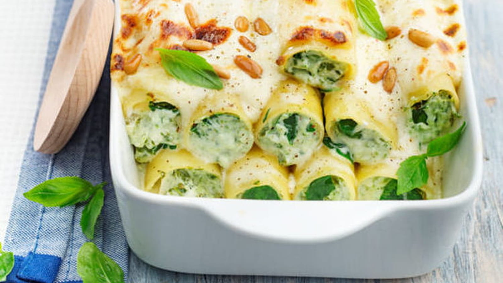 Cannelloni épinards chèvre et pignon