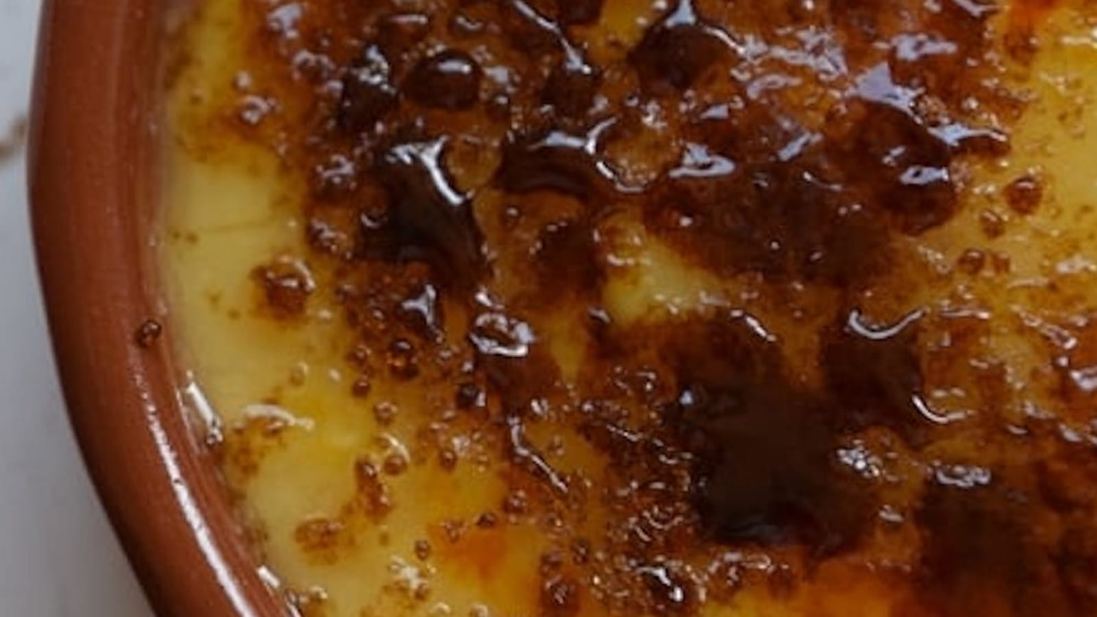Crème catalane parfumée à la cannelle et au citron