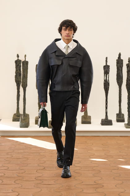 Look 2 du défilé Jacquemus "Les sculptures"