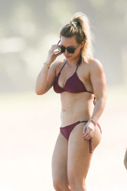 Hilary Duff en bikini clout&eacute;